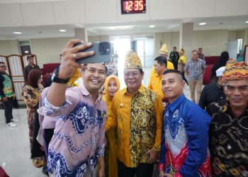 Paman Birin dan Acil Odah Disambut Meriah Warga Banjar di Jawa Barat