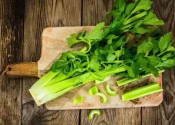 5 Manfaat Daun Seledri bagi Kesehatan, Bisa Turunkan Kolesterol