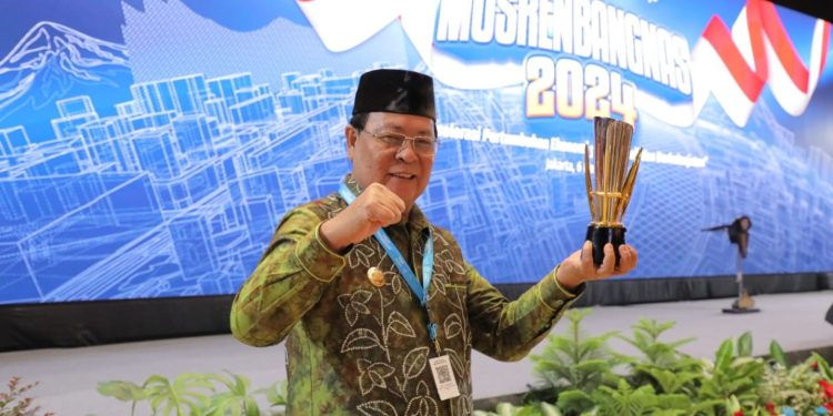 Musrenbang Nasional, Paman Birin Terima Penghargaan dari Presiden Jokowi