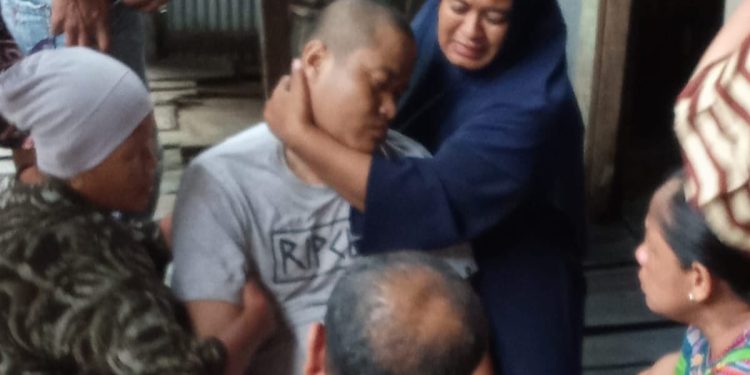 Heboh! Tukang Cukur Ingin Gantung Diri di Pintu Kamar Mandi