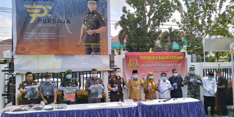 Kejari HST Musnahkan Barang Bukti 41 Perkara, Kasus Narkoba Mendominasi