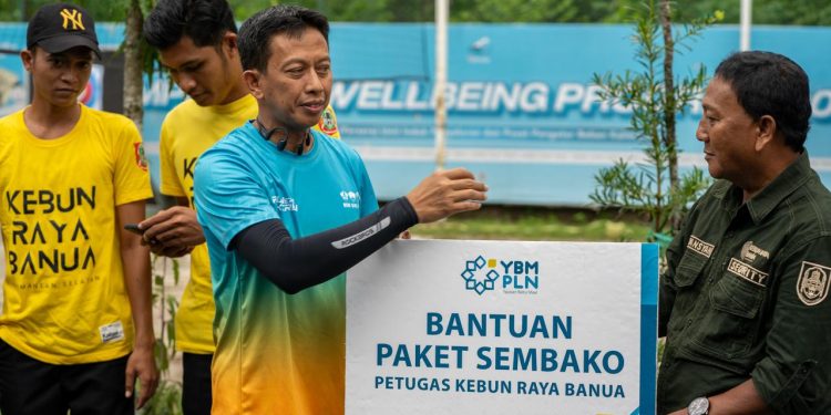 Peringati Hari Buruh Nasional 2024, PLN Tebar Kebaikan untuk Petugas Kebersihan Kebun Raya Banua
