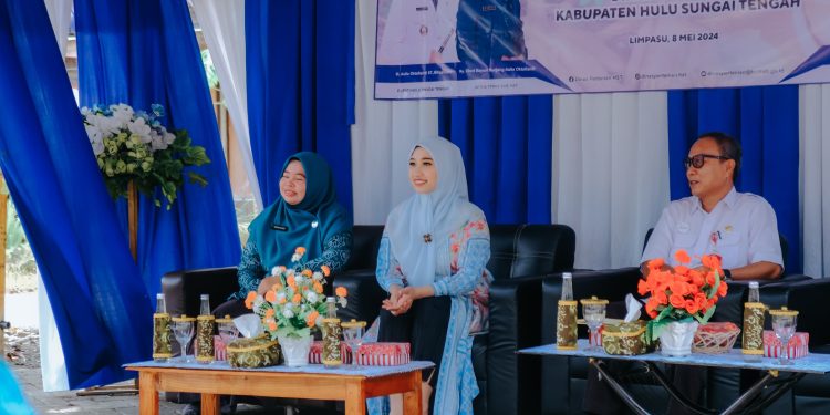 Cheri Bayuni Budjang Serahkan Peralatan Pengolahan Singkong kepada KWT Asoka
