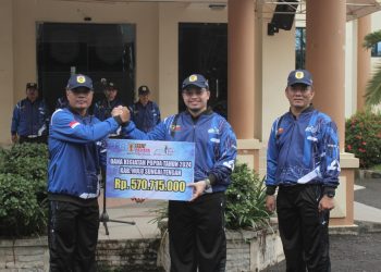 Bupati Aulia Lepas Kontingen POPDA, Targetkan Masuk 7 Besar