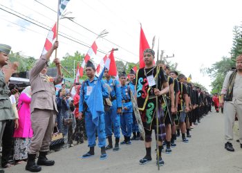 Meriahkan HUT Proklamasi ALRI, Paman Birin Lepas Peserta Kirab Merah Putih