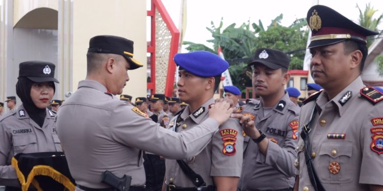 Kapolres Kotabaru Pimpin Upacara Sertijab Kapolsek Kelumpang Barat dan Kasat Polairud