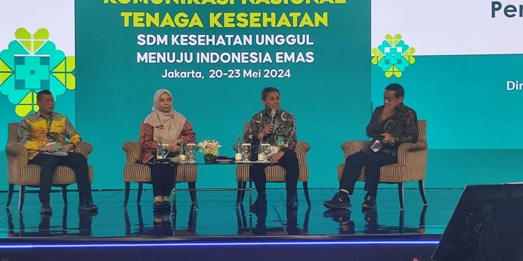 Kadinkes Jadi Pembicara di Forum Komunikasi Tenaga Kesehatan 2024