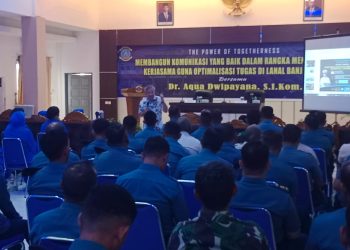 Aqua Dwipayana Beri Tips Membangun Komunikasi di Lanal Banjarmasin