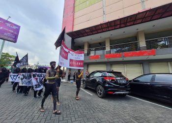 Belasan Mahasiswa Gelar Aksi Teatrikal Mengenang Tragedi 23 Mei 1997