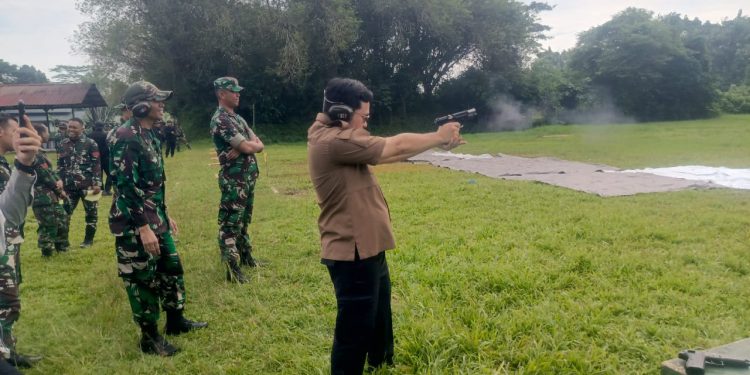 Bupati HST dan Forkopimda Ikuti Latihan Menembak