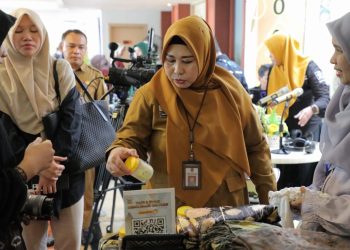 Kunjungi Stand UMKM Banua, Acil Odah Bangga Produk Lokal Tampil di Event Nasional