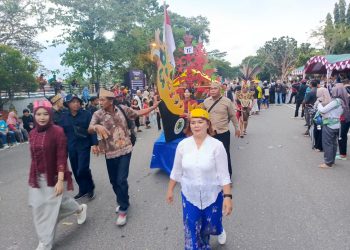 Sekretariat DPRD Kapuas Ikut Meriahkan Pawai Karnaval Budaya