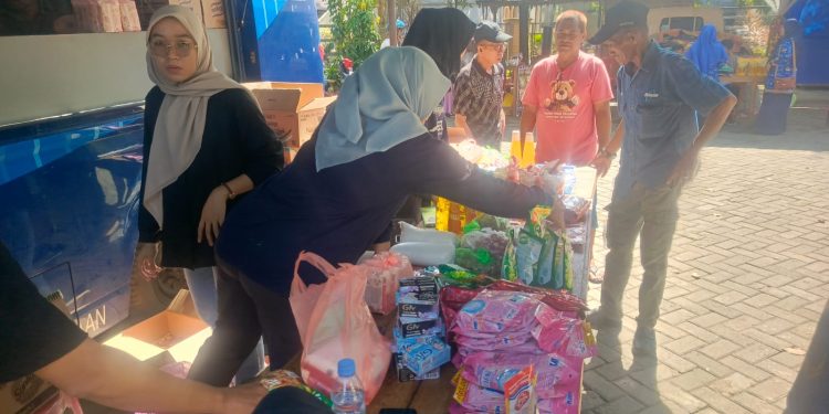 Warga Antusias Datangi Pasar Murah Gelaran Disdag HST