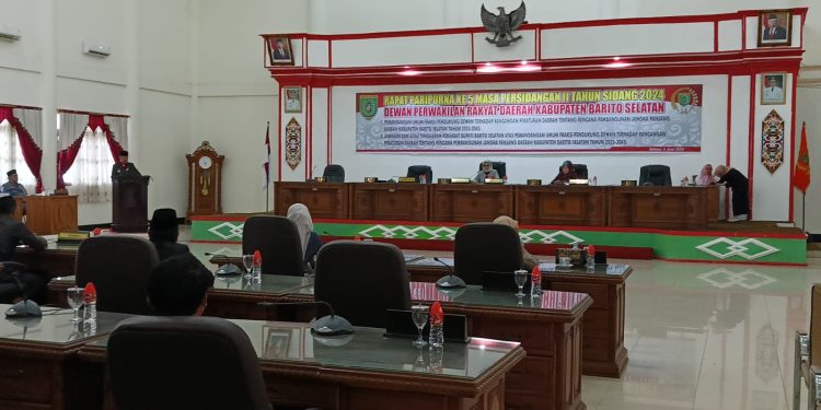 Lima Fraksi DPRD Barsel Sepakat Raperda RPJPD Dibahas pada Tahap Selanjutnya
