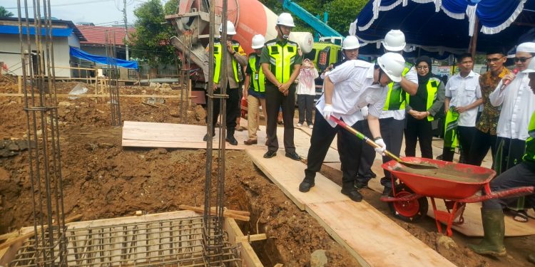 Bupati HST Letakan Batu Pertama Pembangunan Gedung Perpustakaan