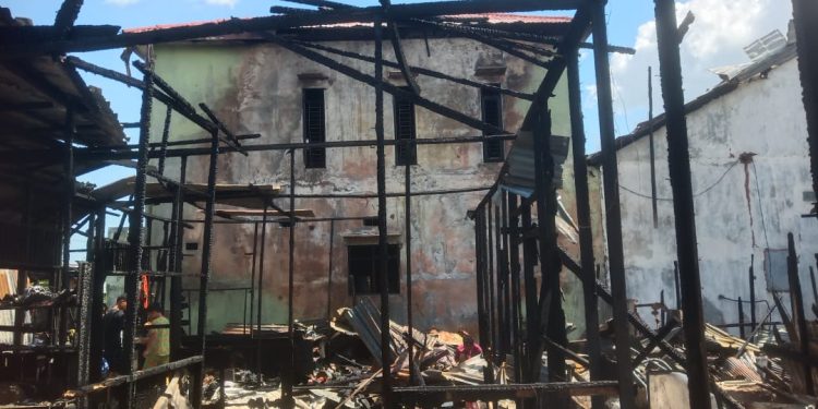 Korsleting Listrik, Rumah Kontrakan 4 Pintu Ludes Terbakar