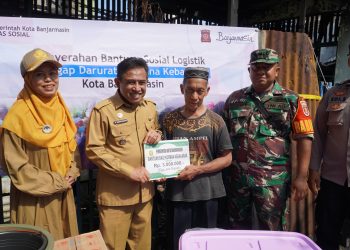 Wawali Serahkan Bantuan Korban Kebakaran di Gang Fajar Sidik