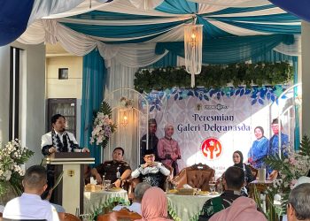 Resmikan Galeri Dekranasda, Aulia Ajak Masyarakat Beli Produk Olahan Pengrajin HST