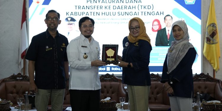 Pemkab HST Raih 2 Penghargaan dari Kanwil DJPB Kalsel