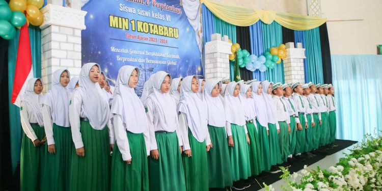 MIN 1 Kotabaru Gelar Pengukuhan dan Perpisahan