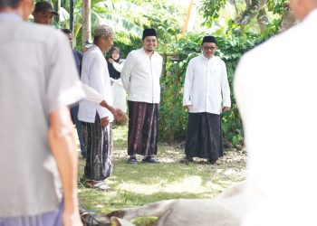 Aulia Sambangi Warga Desa Sekaligus Serahkan Daging Qurban