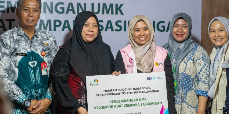 Perkuat Peran Tangguh Perempuan, Srikandi PLN Dukung UMKM Adat Sasirangan di Kalimantan Selatan