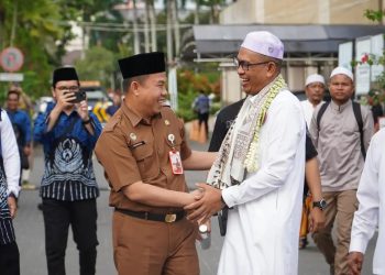 Tiba di Banjarmasin, Ratusan Jemaah Haji Disambut Sekdako Ikhsan Budiman