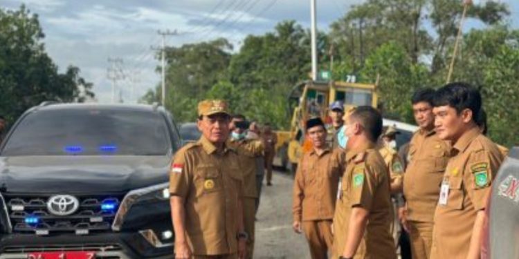 Jalan Lingkar Satui KM 171 Dikeluhkan, Zairullah Langsung Turun ke Lapangan