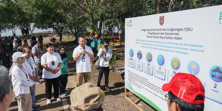 Dukung Penghijauan Kalsel, PLN Salurkan Seribu Bibit Pohon di Tahura Sultan Adam