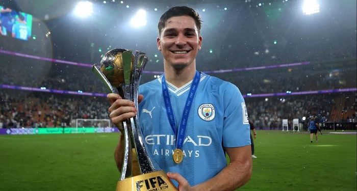 Diincar Banyak Klub, Ada Peluang Julian Alvarez Tinggalkan City?