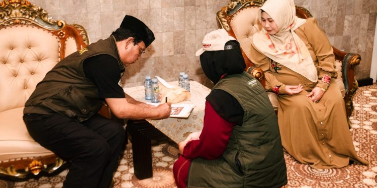 Paman Birin dan Acil Odah Dicoklit Petugas Pantarlih