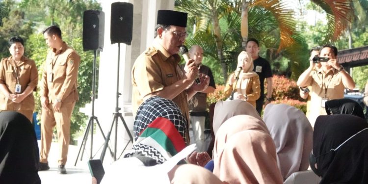 Paman Birin dan Acil Odah Salurkan 9 Ribu Paket Sembako PKH