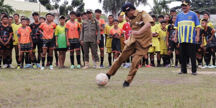 24 Tim Ikuti Festival Sepakbola U-14 di SKB Mulawarman