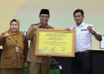 Paman Birin Dianugerahi Gelar Bapak Pembangunan Desa Provinsi Kalsel