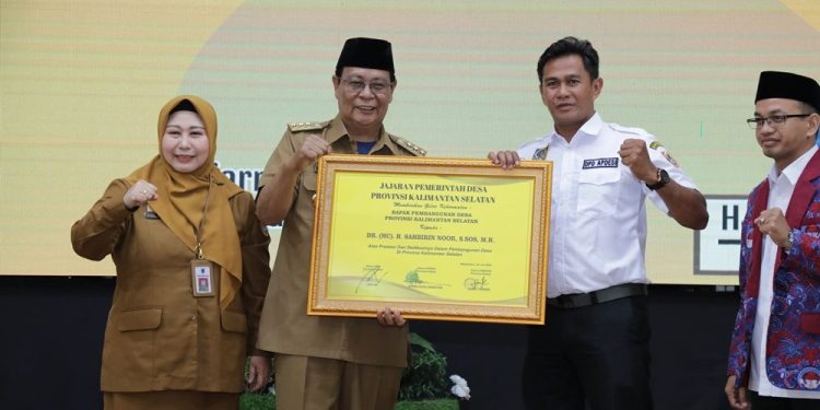 Paman Birin Dianugerahi Gelar Bapak Pembangunan Desa Provinsi Kalsel