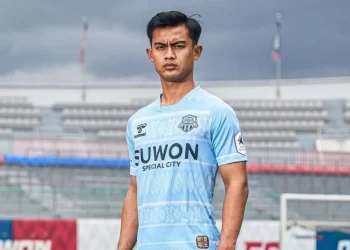 Jadi Model Jersey Suwon FC, Pratama Arhan Disebut Cuma Jadi Alat Marketing!