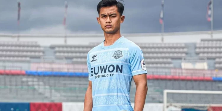Jadi Model Jersey Suwon FC, Pratama Arhan Disebut Cuma Jadi Alat Marketing!