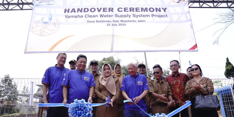 Tingkatkan Kualitas Hidup Masyarakat Desa, Yamaha Hadirkan Sistem Pengolahan Air Minum Bersih di Mojokerto