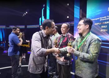 Satu-satunya di Kalsel, Bupati HST Terima Penghargaan dari Mendikbudristek