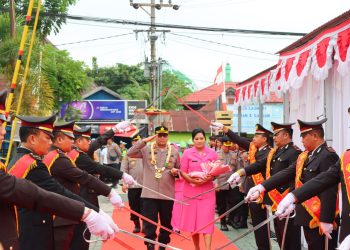 Suasana Haru Warnai Pisah Sambut Kapolres HST