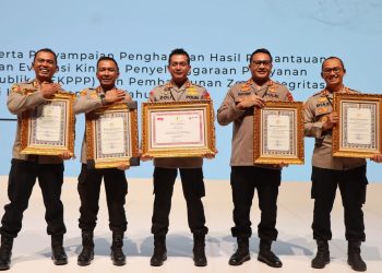 Polres HST Terima Penghargaan Pelayanan Prima Hasil PEKPPP Instansional 2023