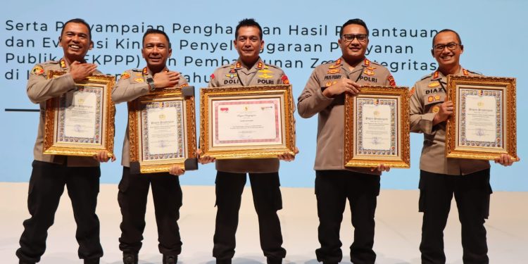 Polres HST Terima Penghargaan Pelayanan Prima Hasil PEKPPP Instansional 2023