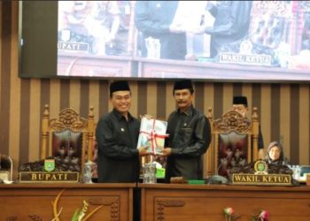 Zairullah Sampaikan RAPBD Tanbu 2025 di Rapat Paripurna DPRD