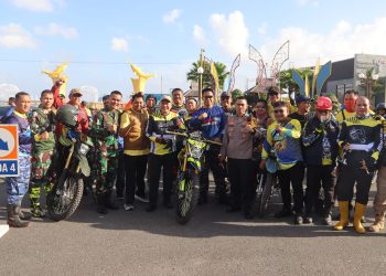 Gunakan Trail, Bupati Serahkan Bansos di 17 Desa