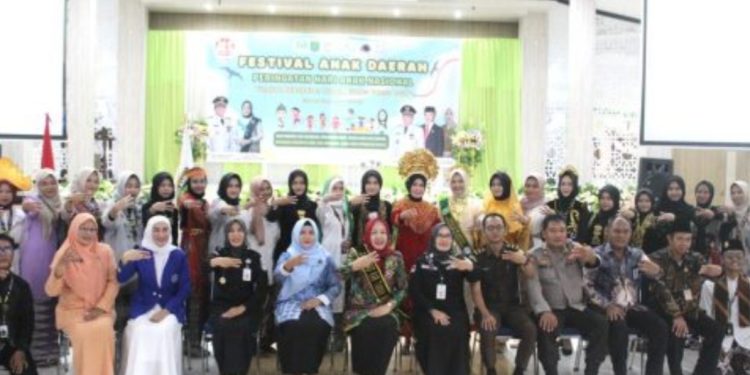 Hj Wahyu Windarti Zairullah Hadiri Festival Anak Daerah dan Peringatan HAN