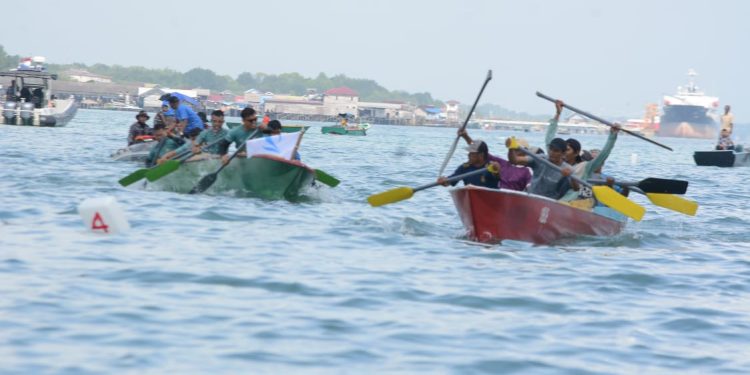 HUT Ke-27 Lanal Dimeriahkan Lomba Dayung Tradisional