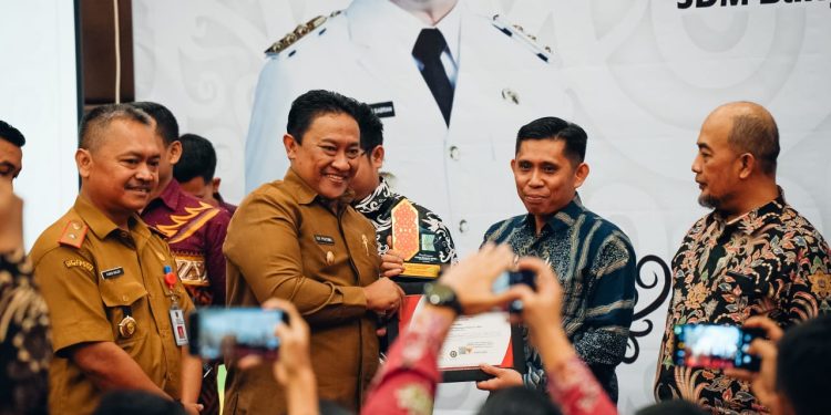 Implementasi Budaya Safety, PLN Raih Penghargaan Zero Accident dari Gubernur Kalteng