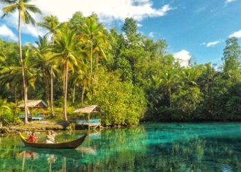 Mirip Labuan Cermin, Danau di Sulawesi Tengah Ini Indah Sebening Kaca
