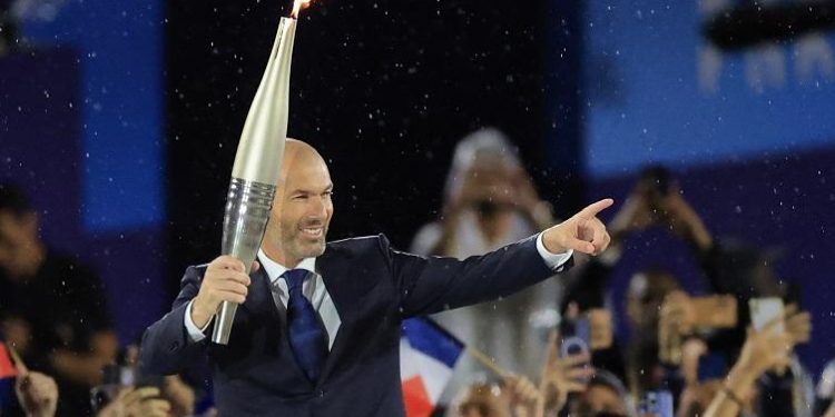 Olimpiade Paris 2024 Resmi Dibuka, Zinedine Zidane Ikut Bawa Obor