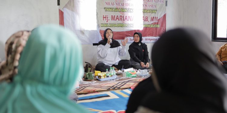 Hj Mariana Sosialisasikan Nilai-nilai Ideologi Pancasila di Desa Tirta Jaya